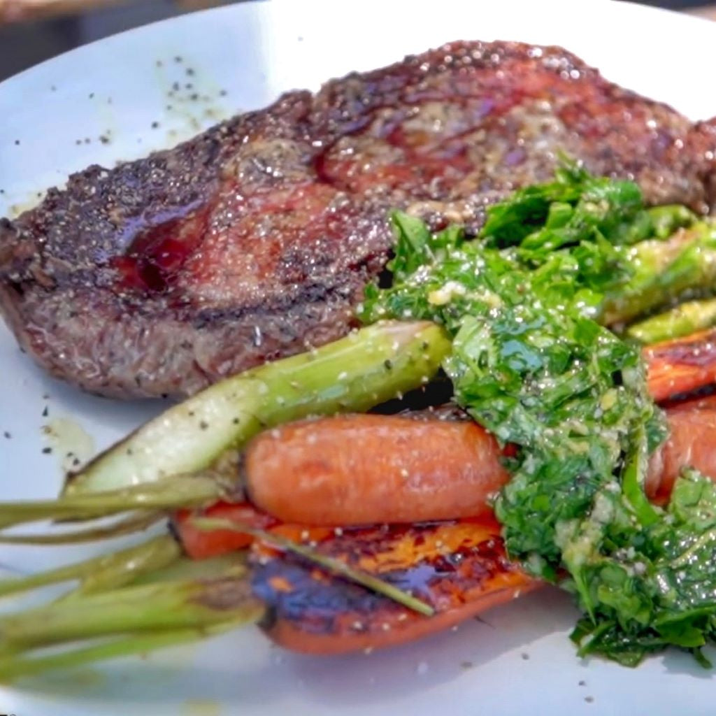 Seared Garlic Ribeye with Carrots, Asparagus, and Gremolata – Blackstone Products (MX)