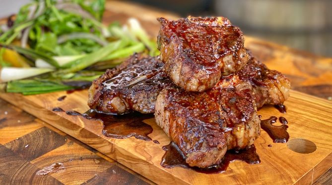 Pomegranate Soy Glazed Lamb Chops – Blackstone Products (MX)